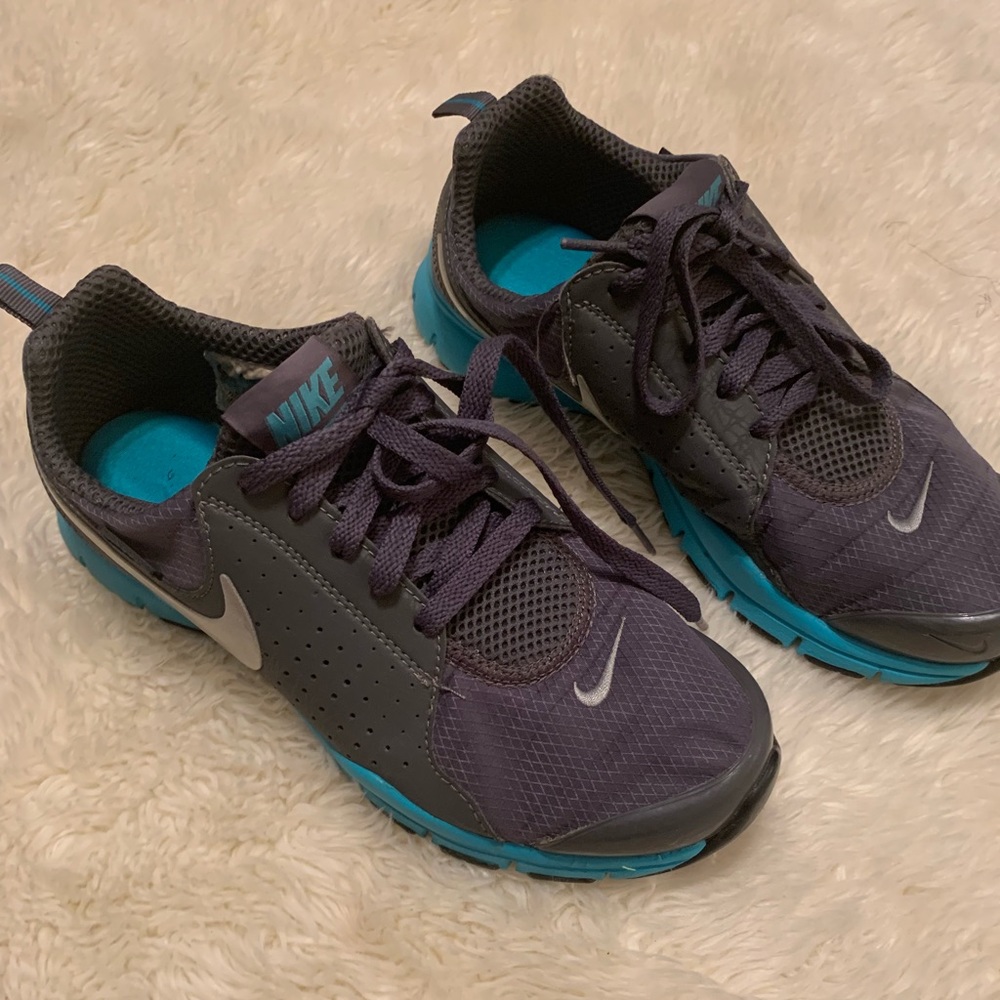 SOLD!!! Women’s Nike
